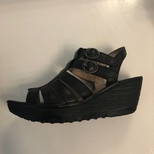Fly London Ygor Sandal
